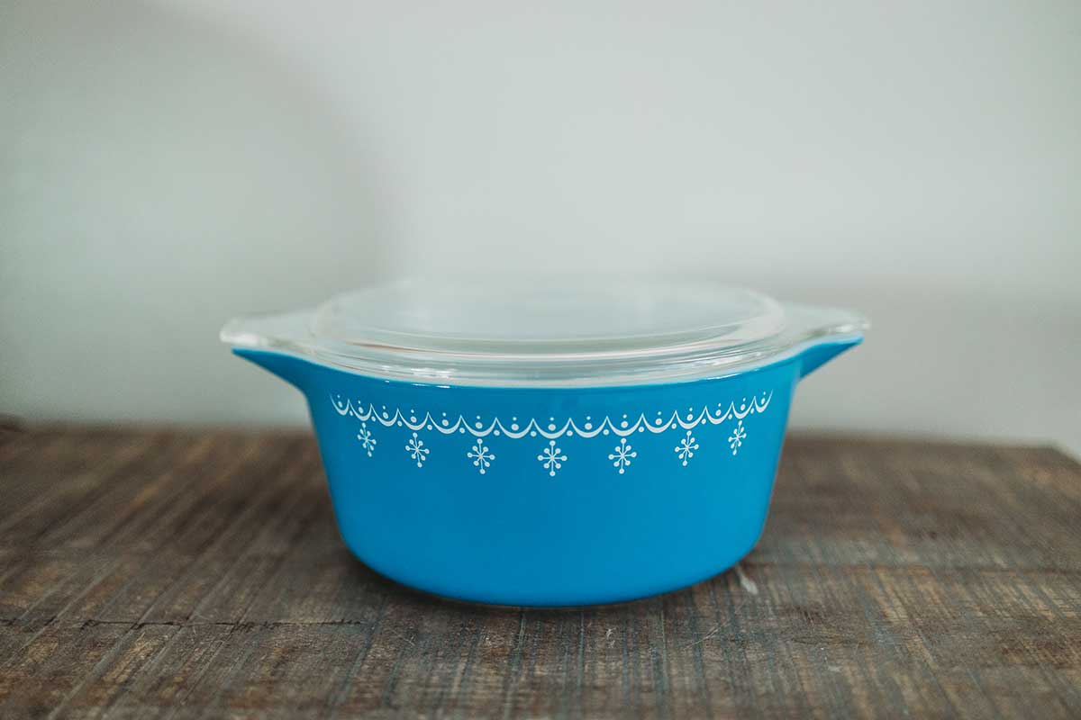 Pyrex White Snowflake Divided Cinderella Covered Casserole Dish